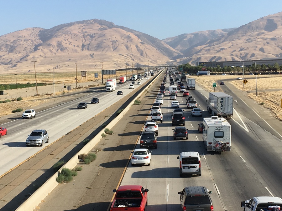 Traffic backing up southbound I5 near Grapevine